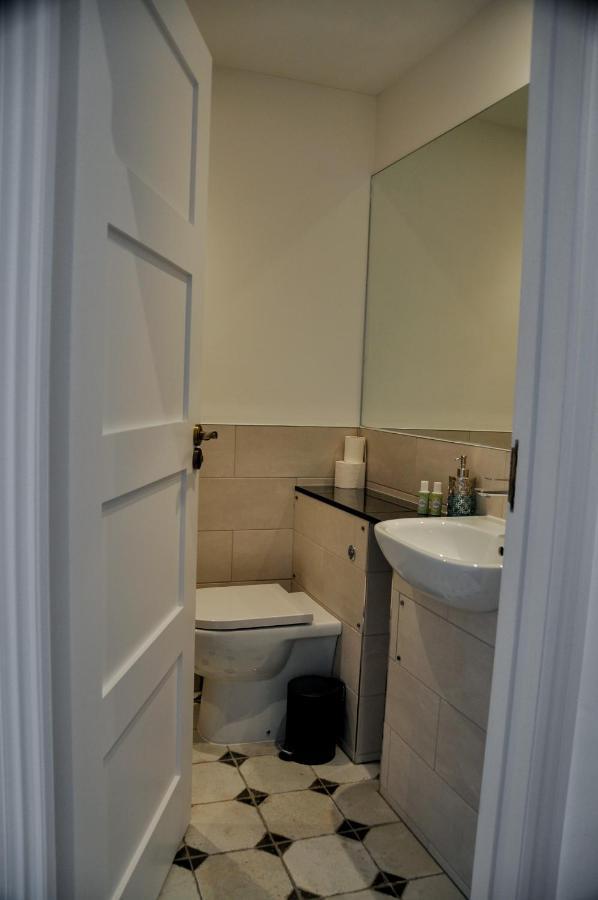 Upstairs At 33 - Self Check In Boutique Accommodation In Worcester Centre Esterno foto