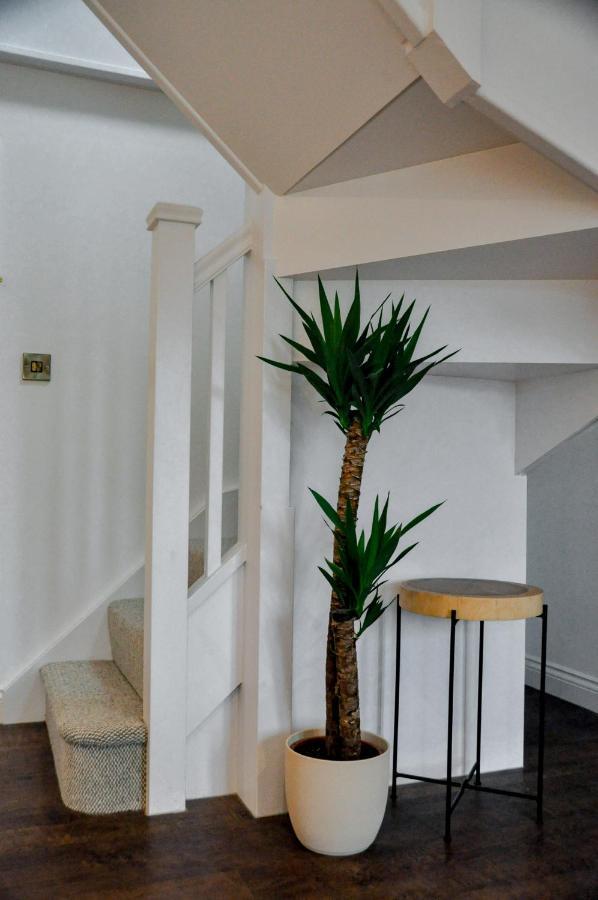 Upstairs At 33 - Self Check In Boutique Accommodation In Worcester Centre Esterno foto