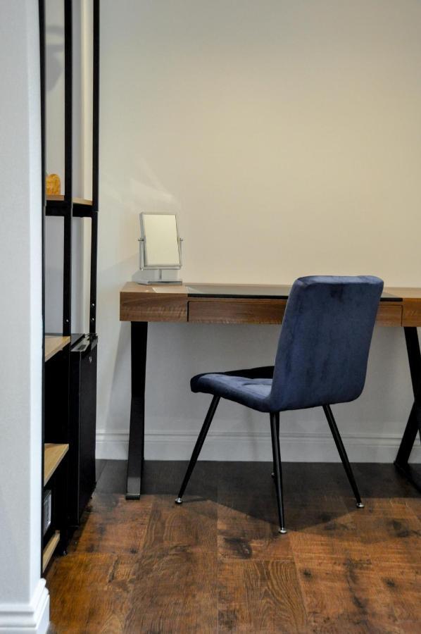 Upstairs At 33 - Self Check In Boutique Accommodation In Worcester Centre Esterno foto