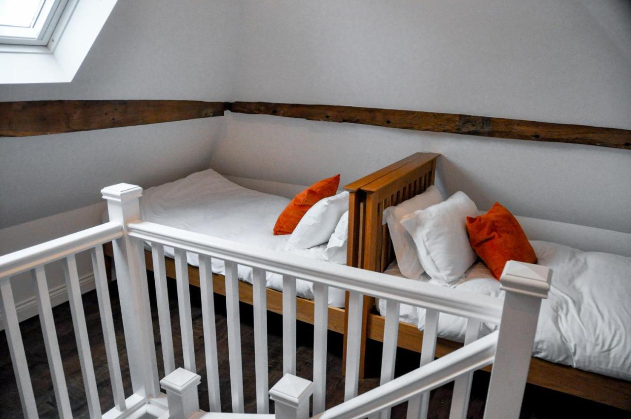 Upstairs At 33 - Self Check In Boutique Accommodation In Worcester Centre Esterno foto